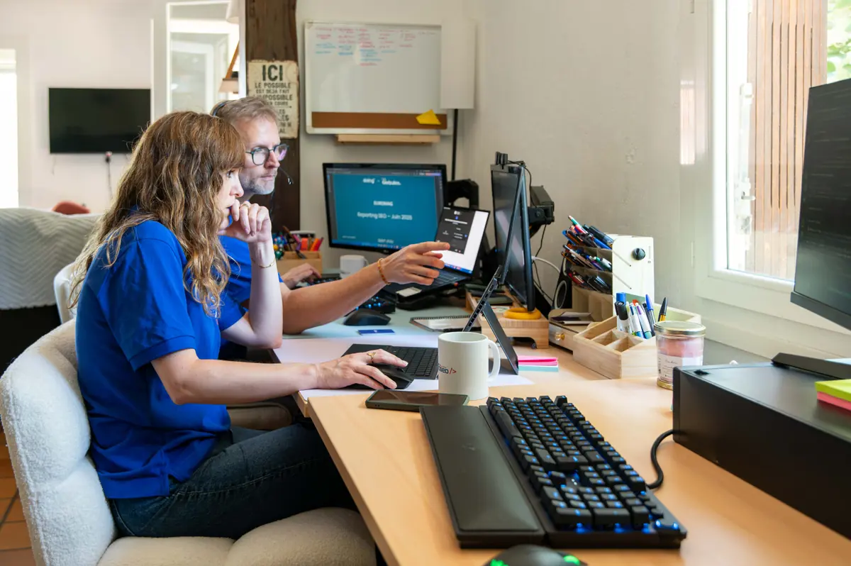 Frédéric et Blandine de FDSEO analysant ensemble la situation SEO d'un client